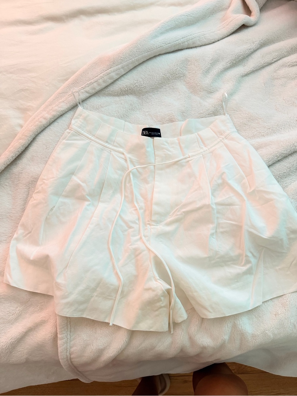 Zara White High Waist Pleated Shorts